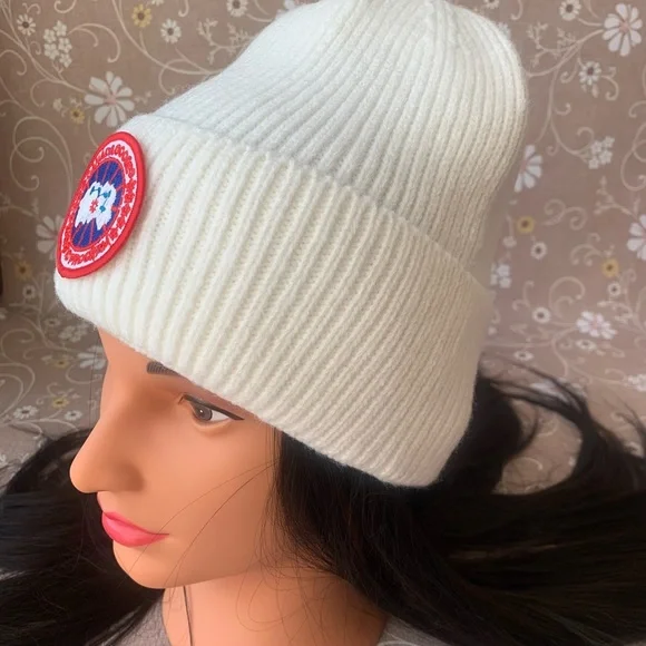 Canada Goose hat - Picture 4 of 5